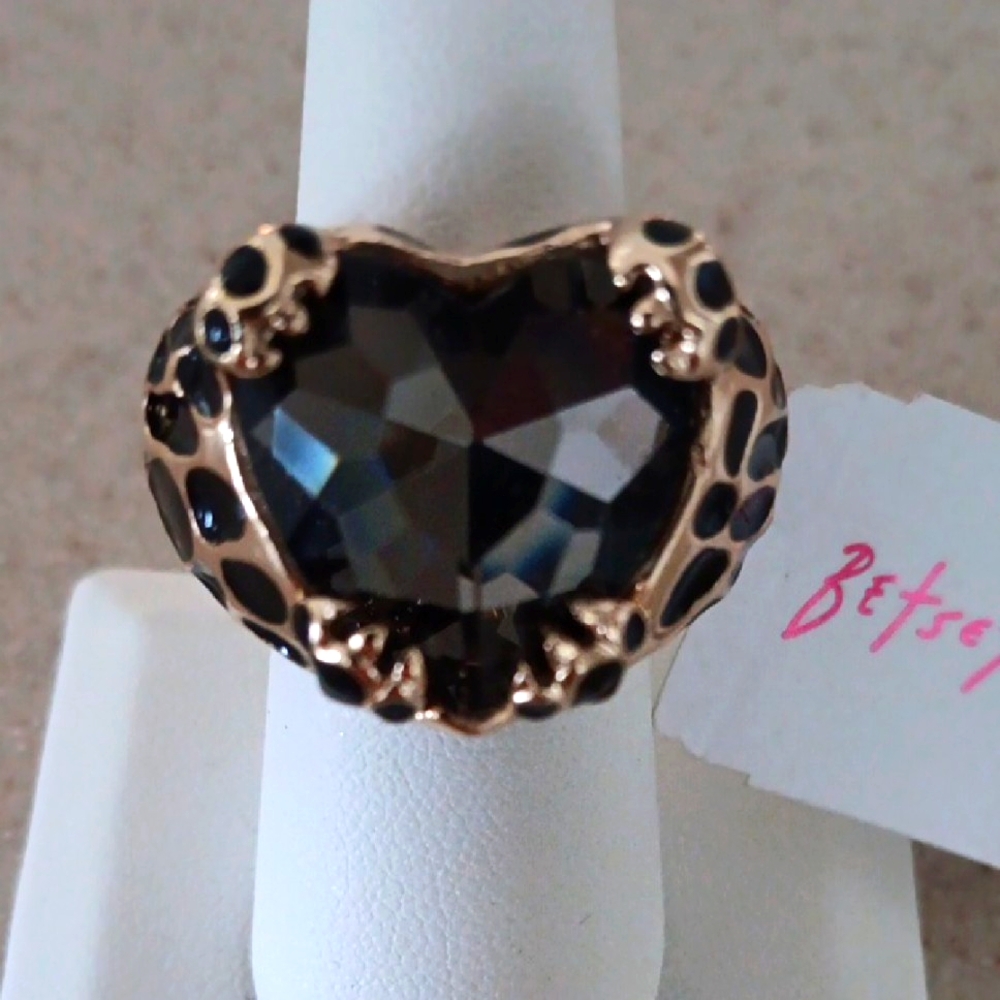 BETSEY JOHNSON RING